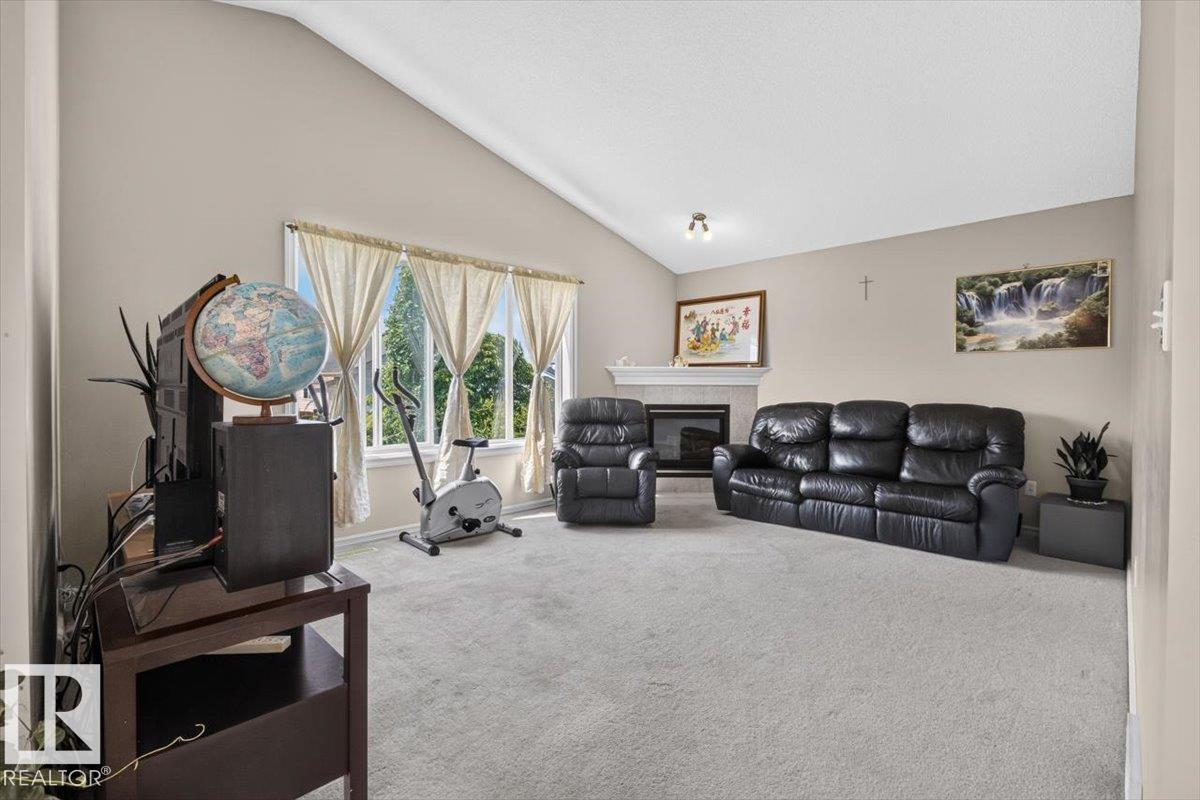 2918 33 ST NW - 18