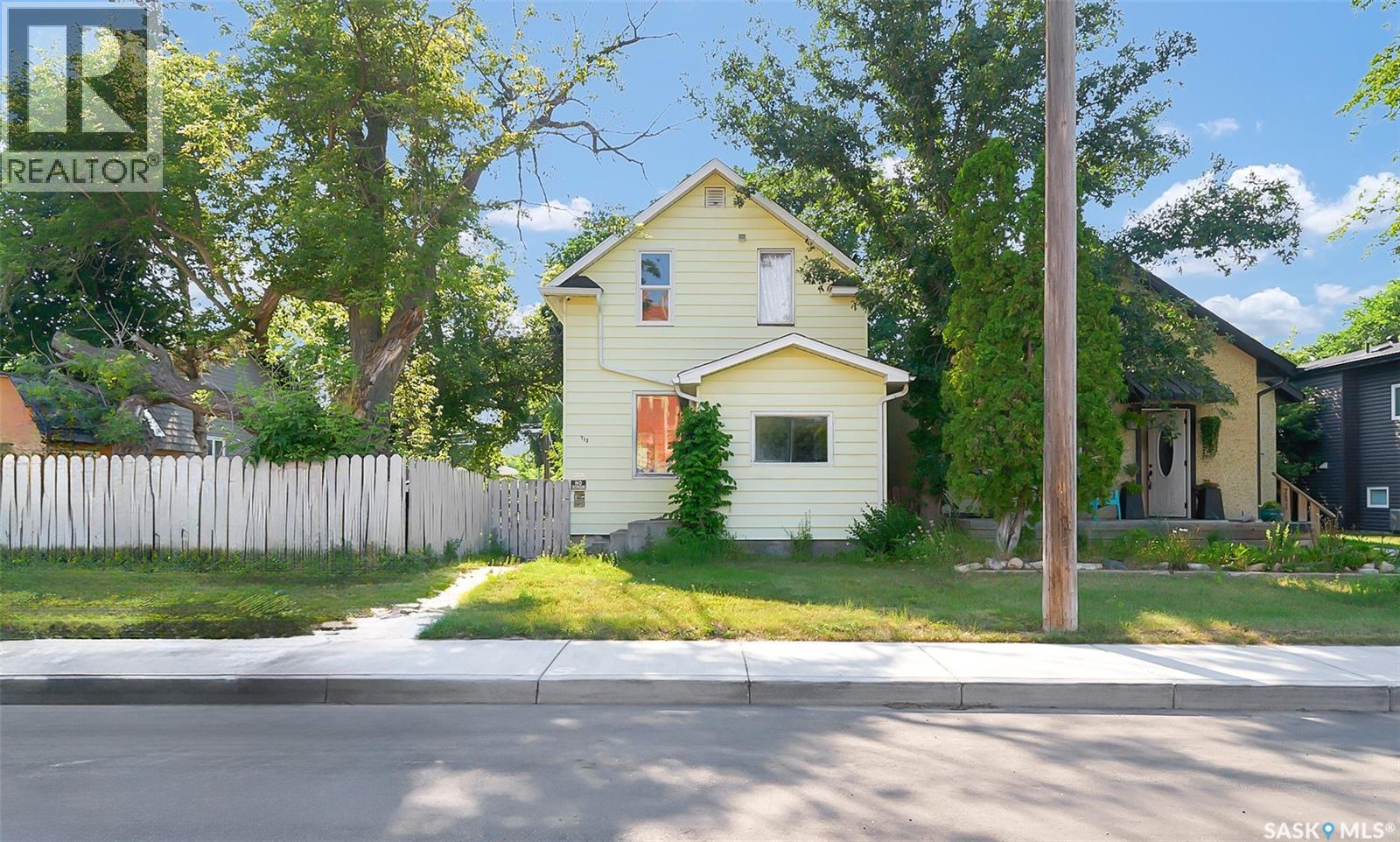 713 L AVENUE S, Saskatoon — photo 2