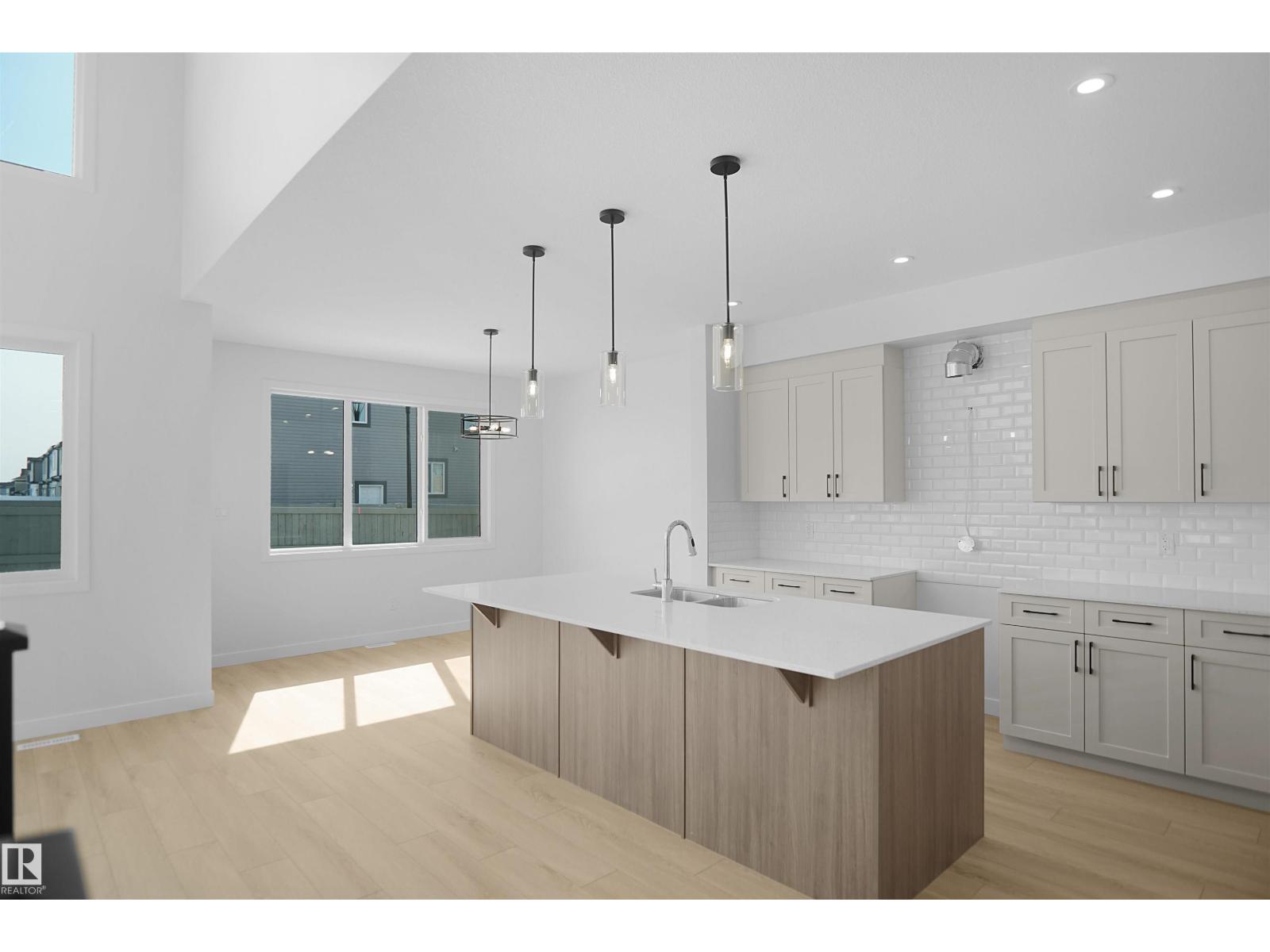 7239 182 AV NW - 10