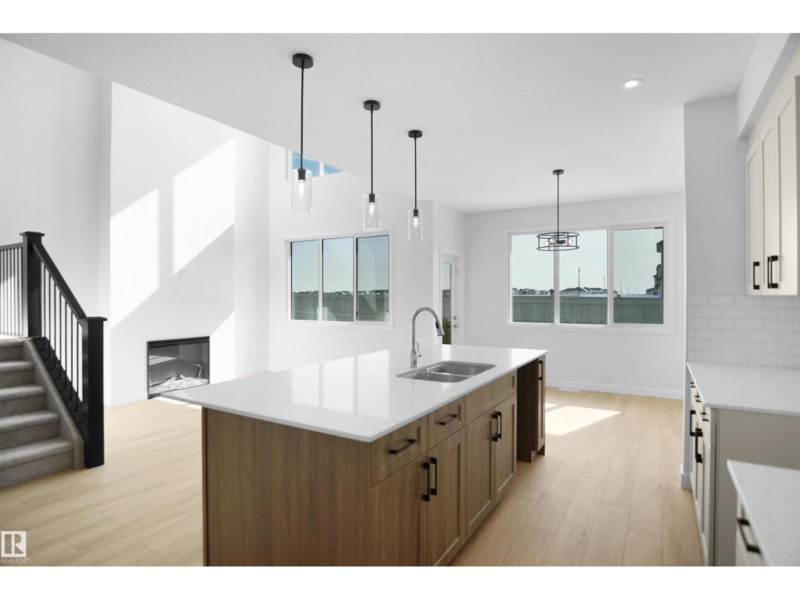 7239 182 AV NW - 8
