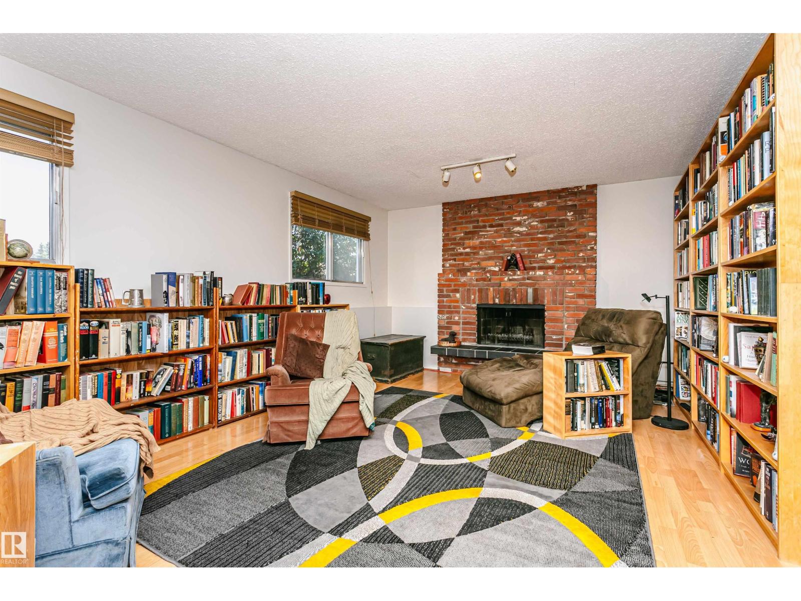 18316 78 AV NW - 20