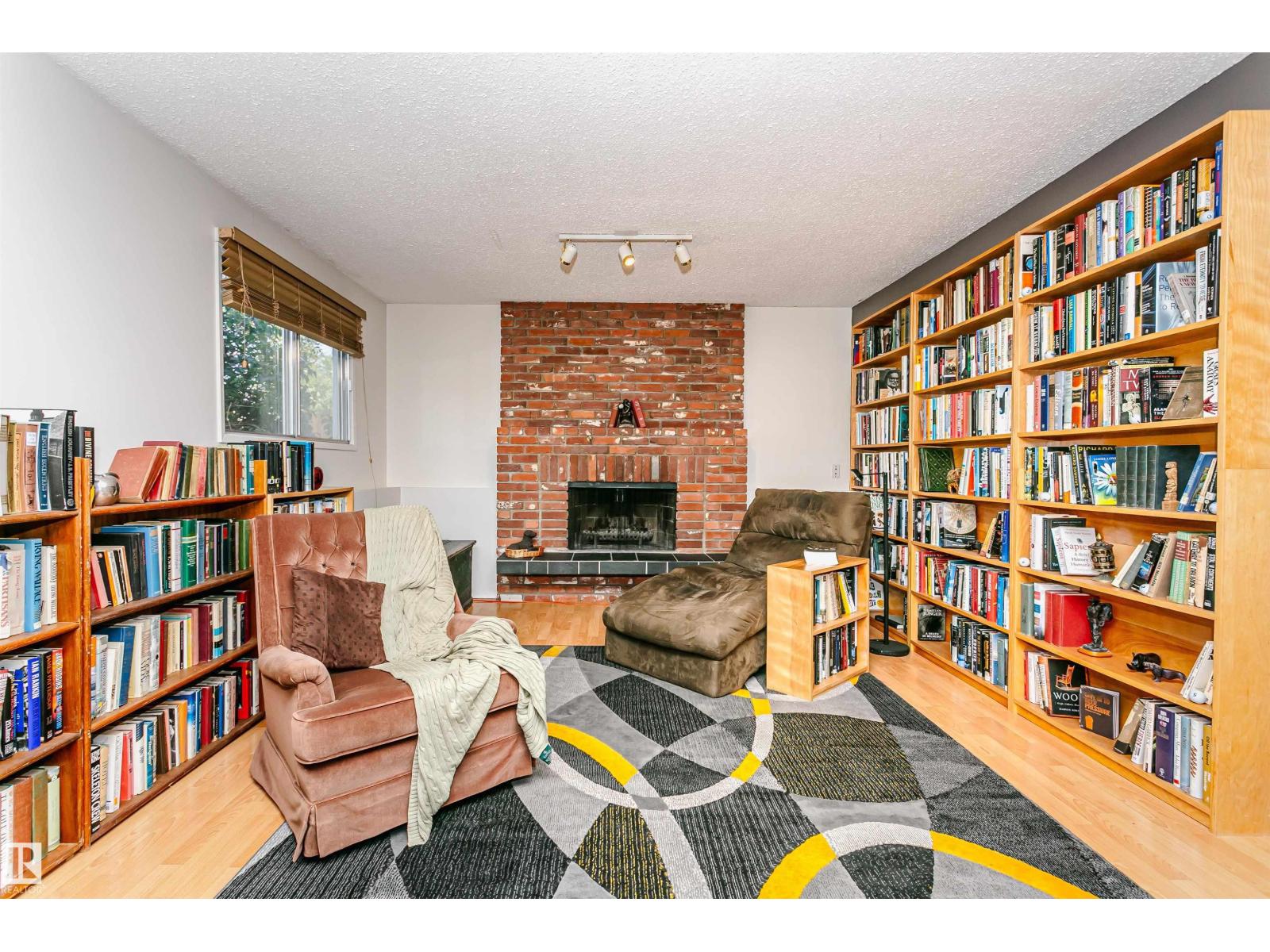 18316 78 AV NW - 21