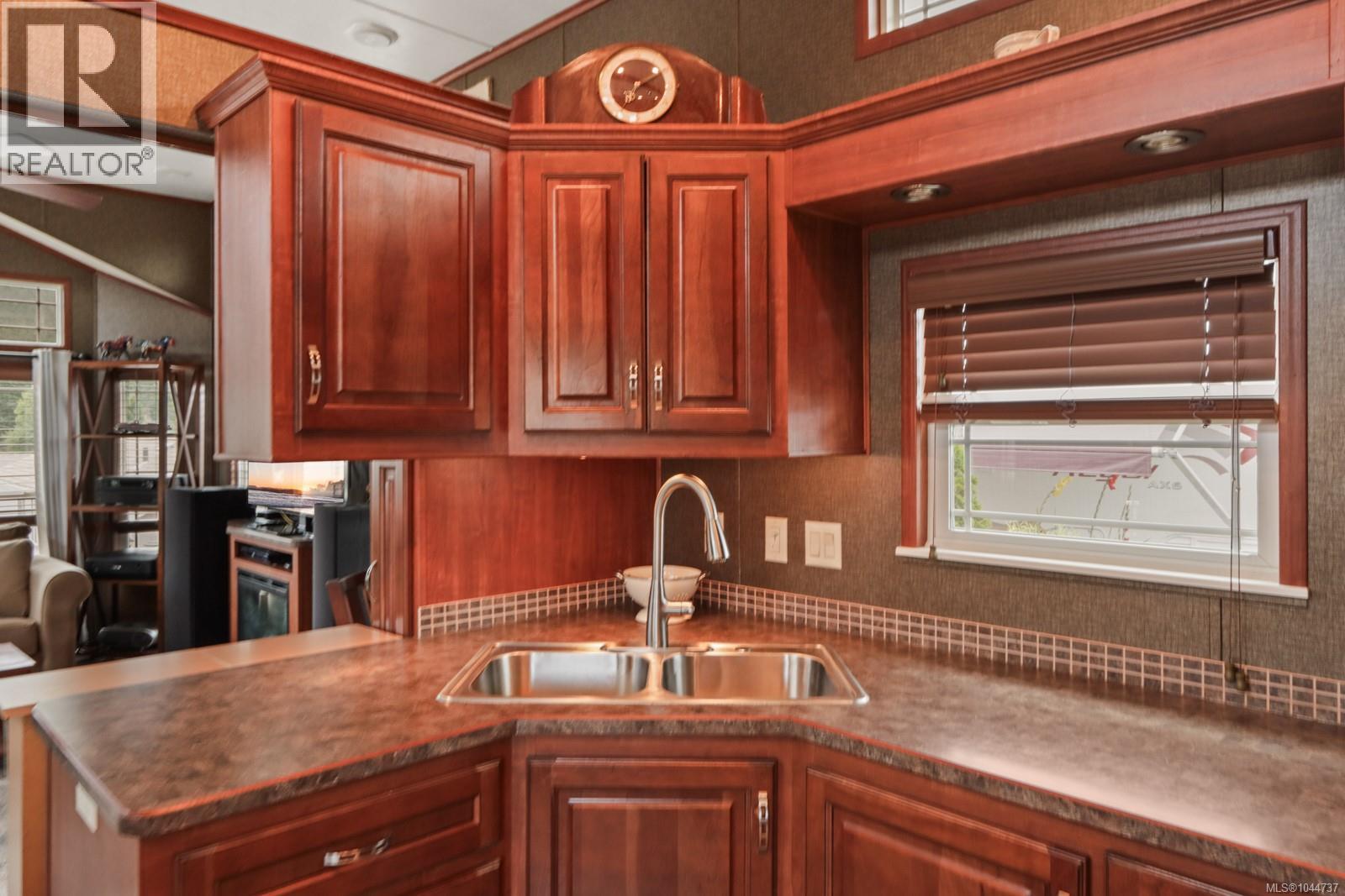 2116 Nimpkish Lake Way - Image 12