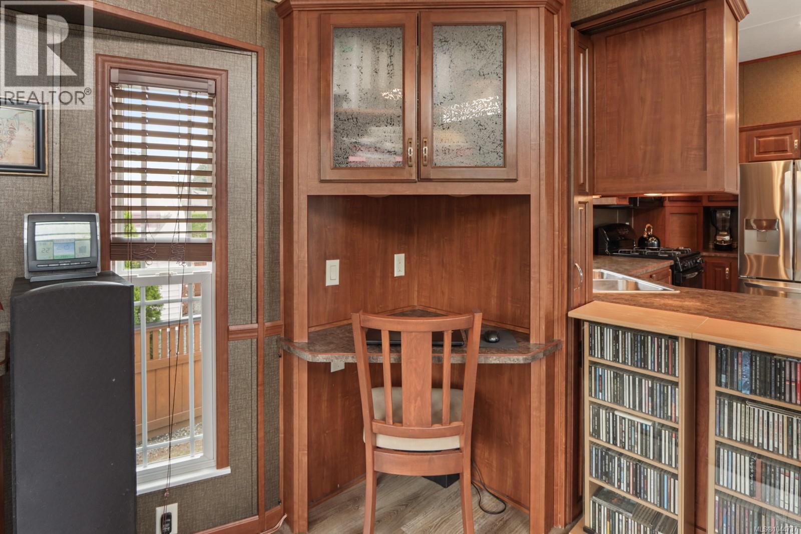 2116 Nimpkish Lake Way - 16