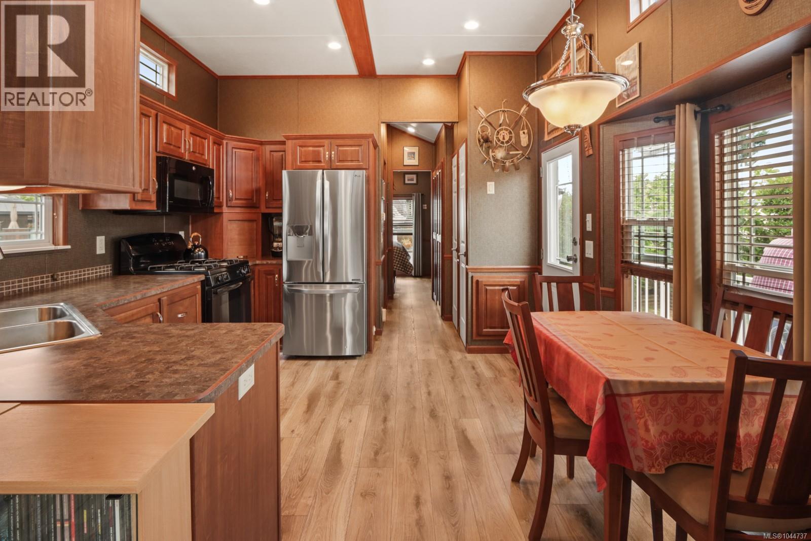 2116 Nimpkish Lake Way - 17