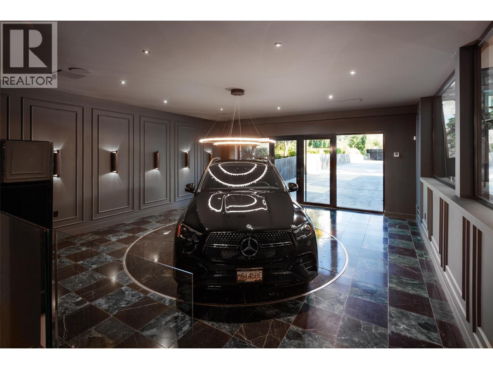 581 & 571 Vancouver Avenue - 36