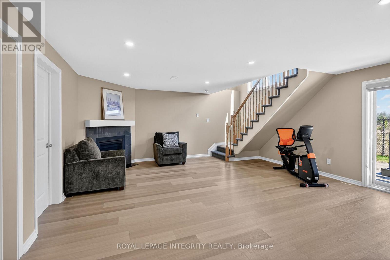724 PARADE DRIVE - Image 32