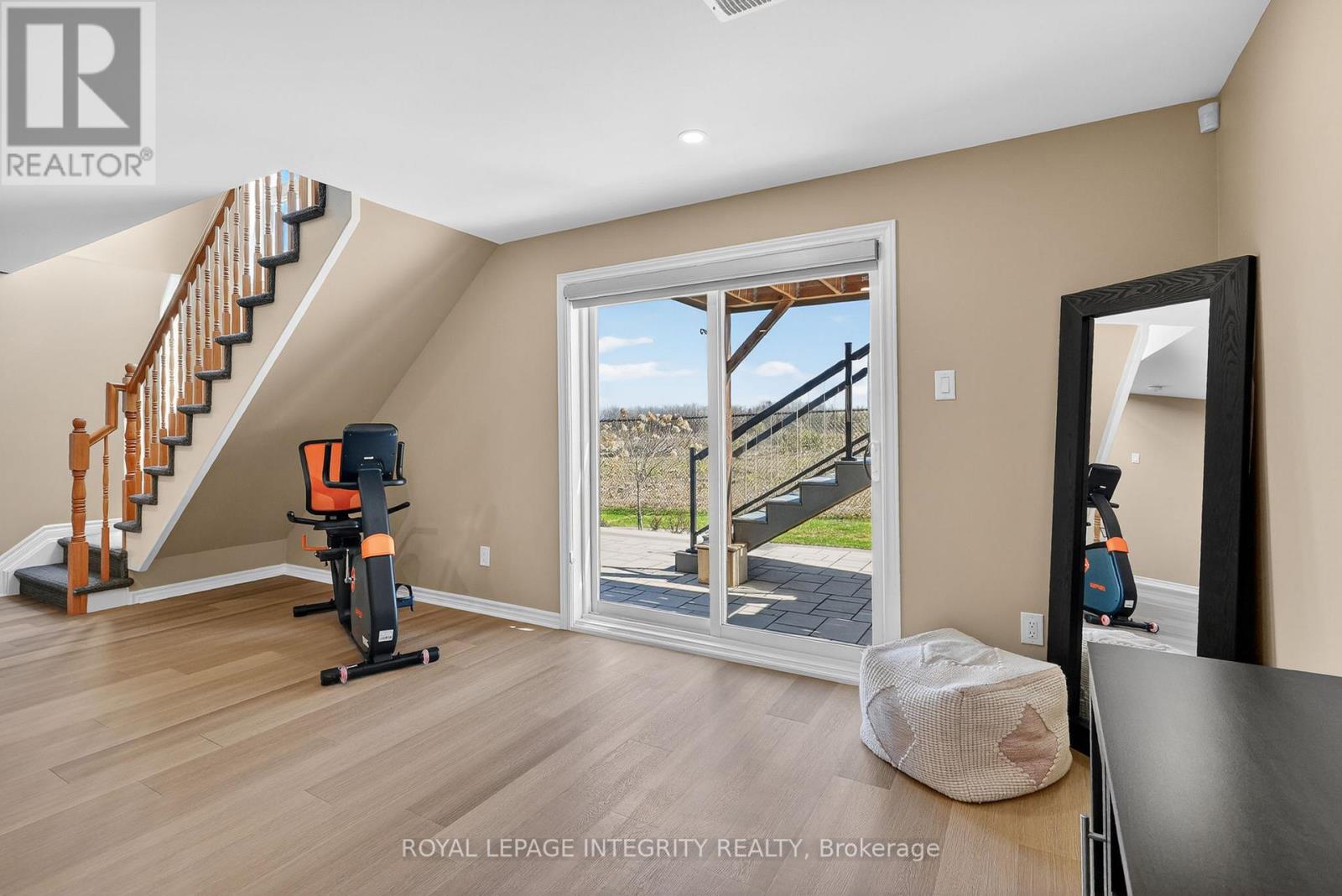 724 PARADE DRIVE - Image 33