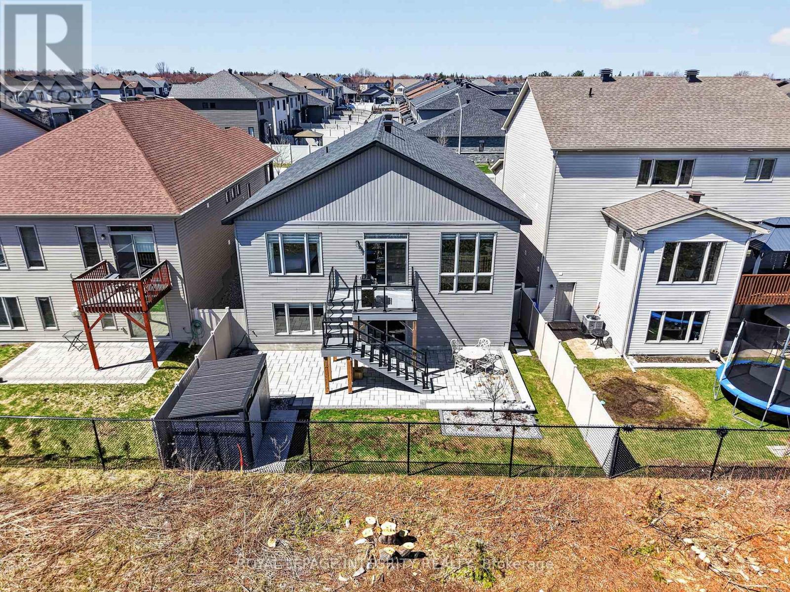 724 PARADE DRIVE - Image 48