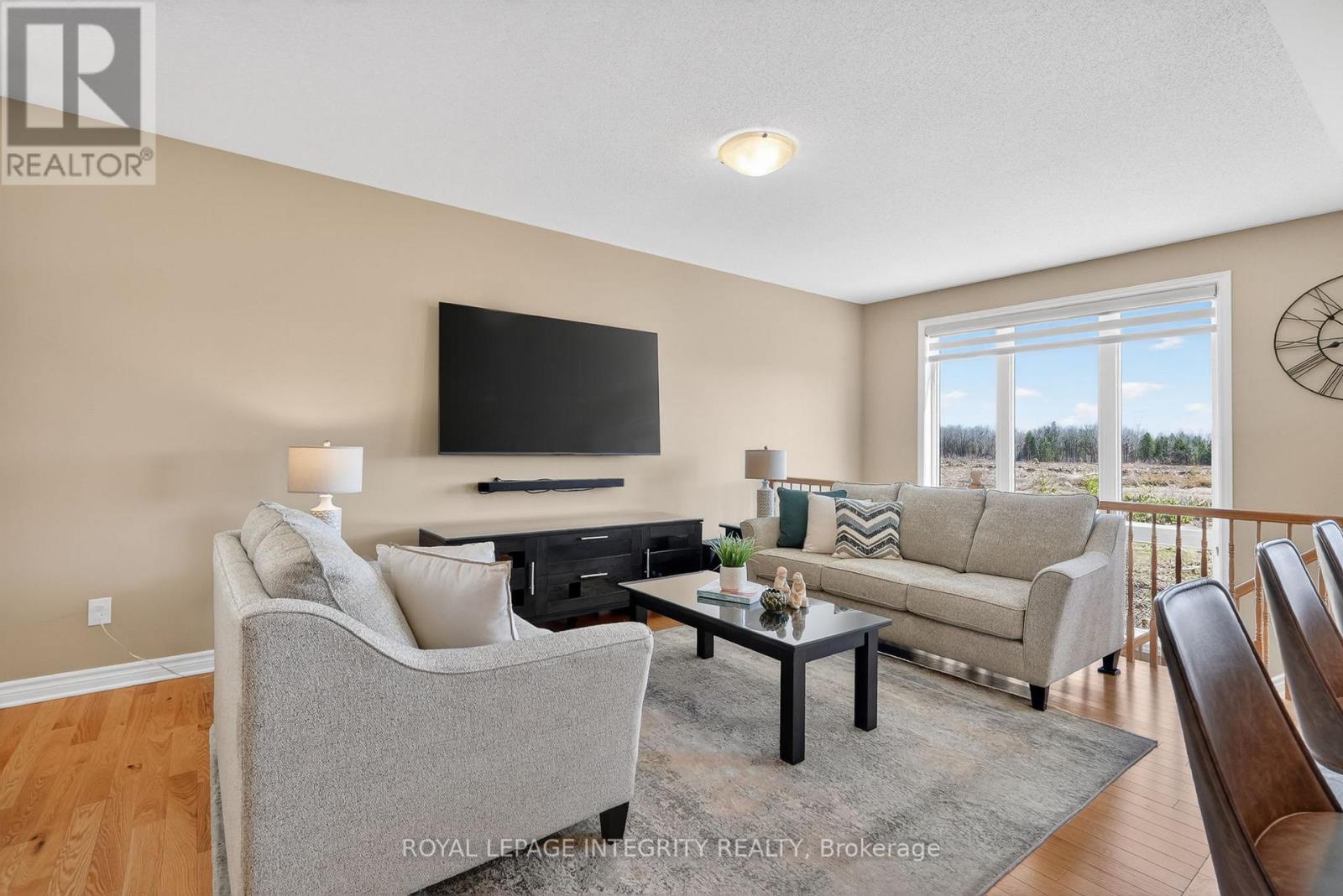 724 PARADE DRIVE - Image 9