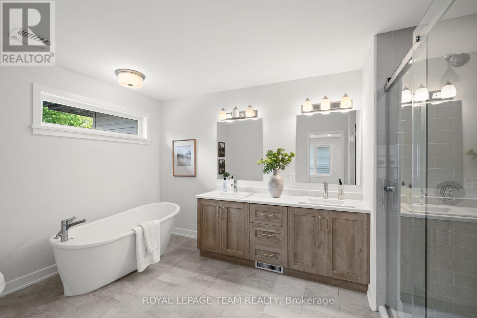 53 MAC BEATTIE DRIVE - Image 33