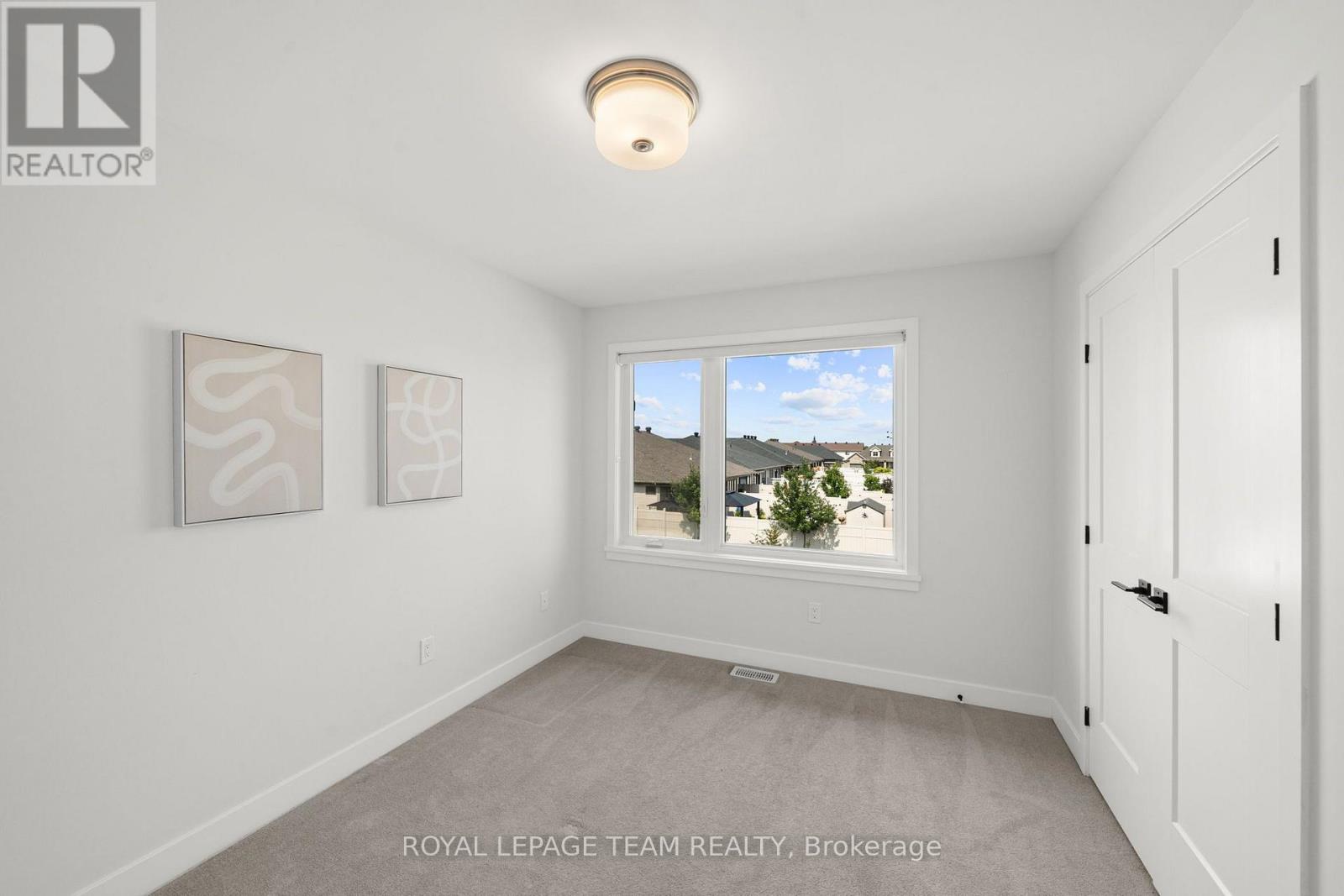53 MAC BEATTIE DRIVE - Image 35