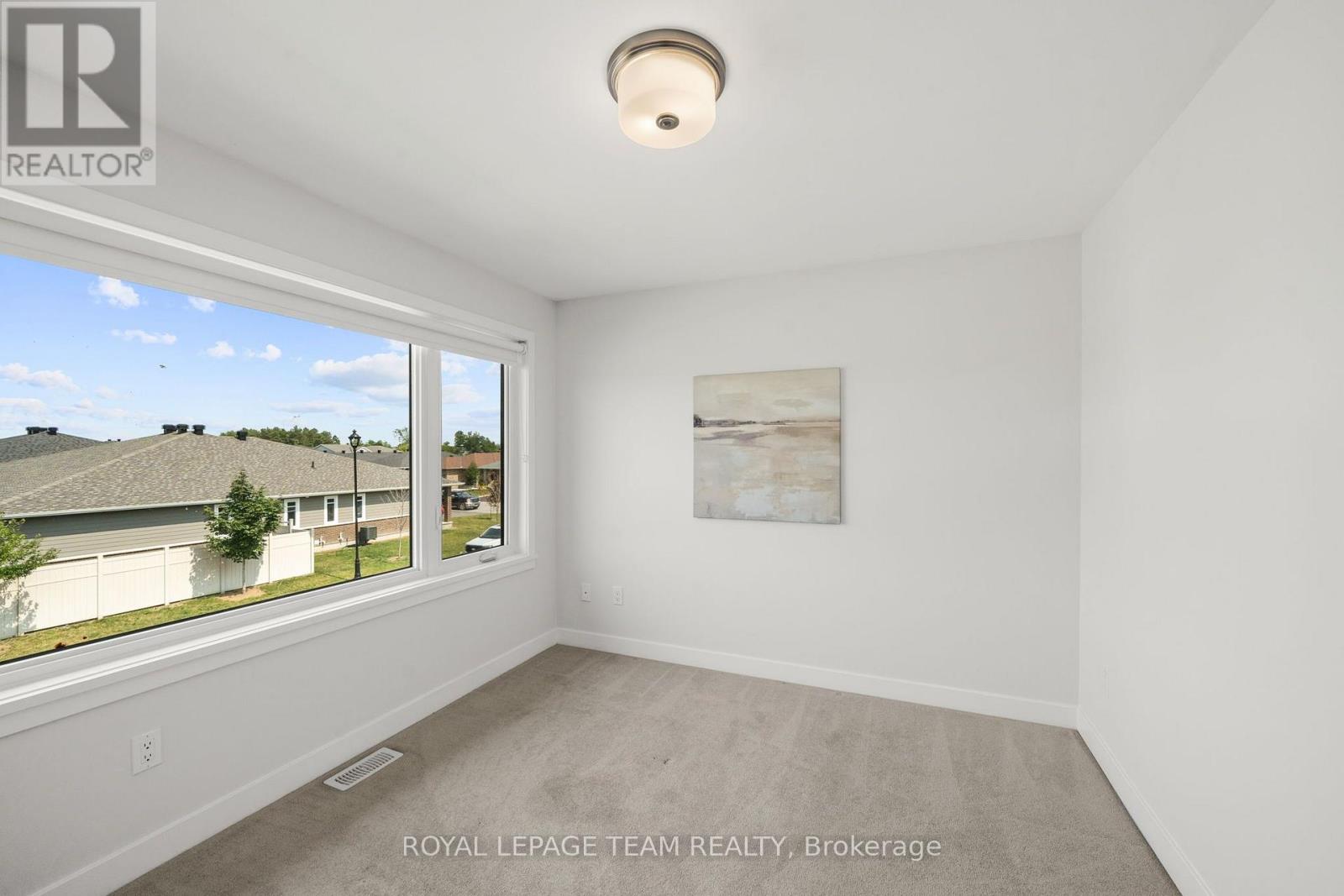 53 MAC BEATTIE DRIVE - Image 39