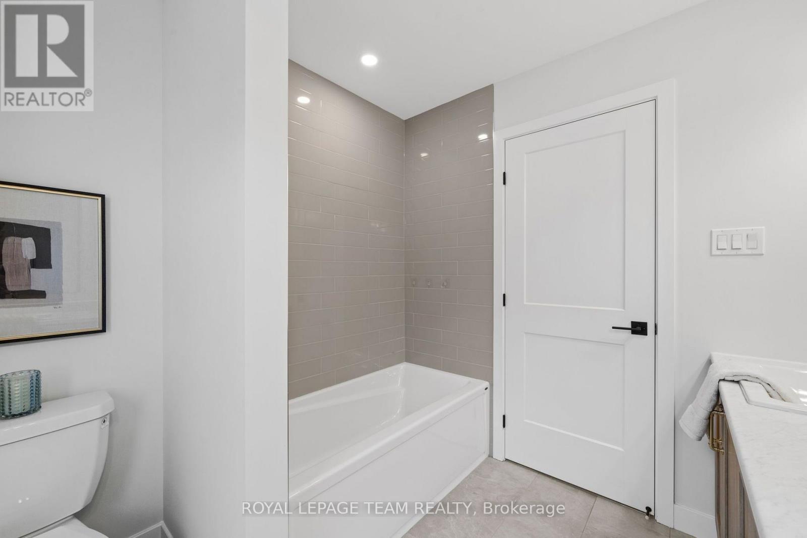 53 MAC BEATTIE DRIVE - Image 42