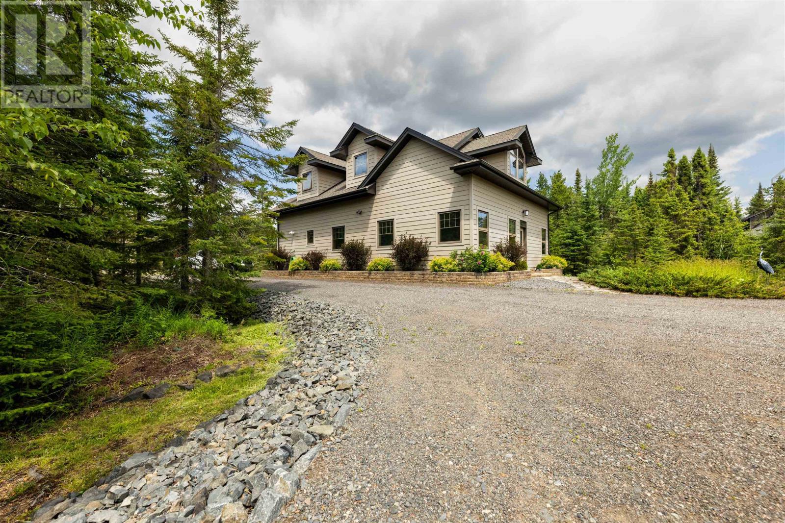 135 MICKELSON DR E - Image 13