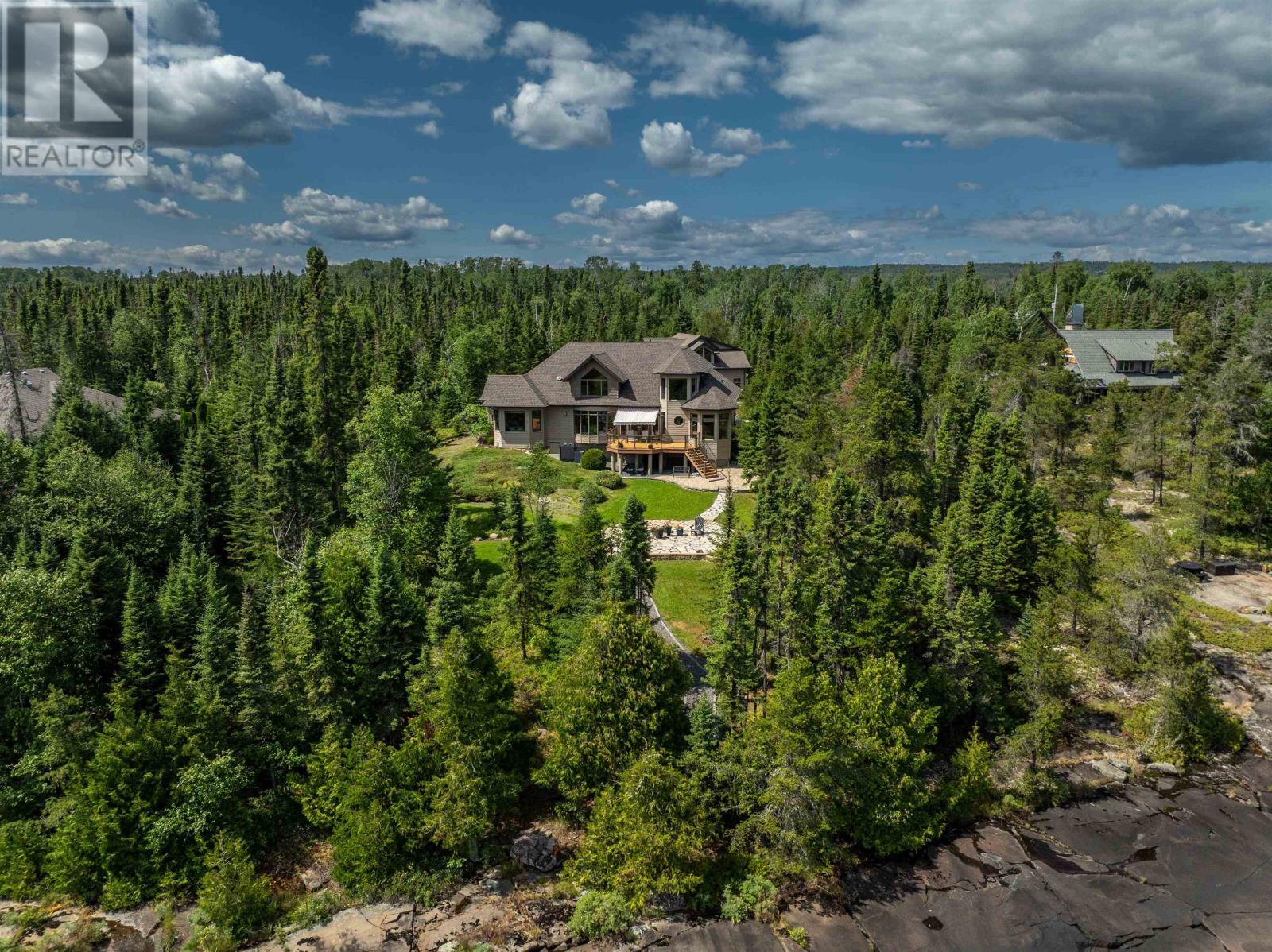 135 MICKELSON DR E - 2