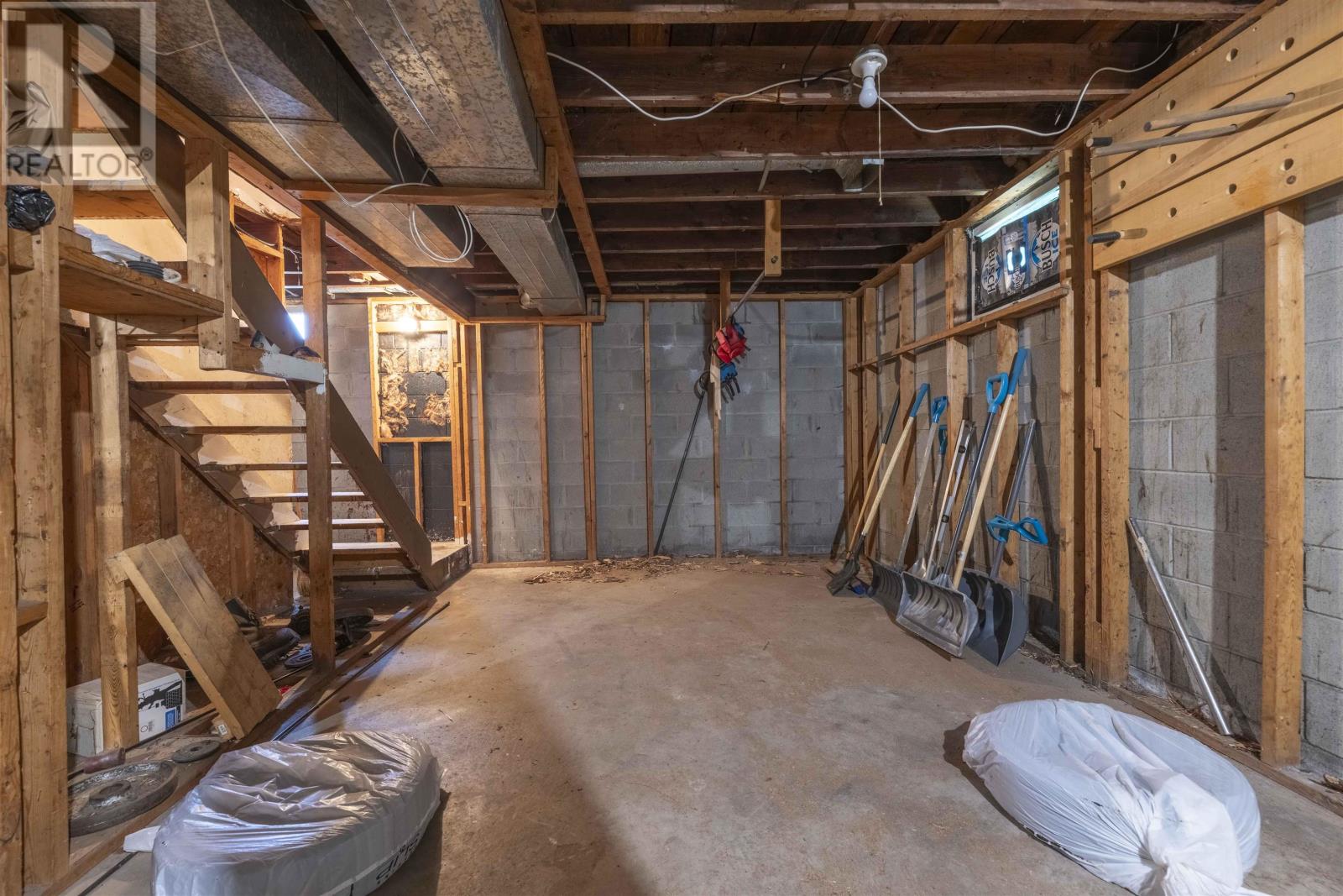 476 Brock ST E - Image 24
