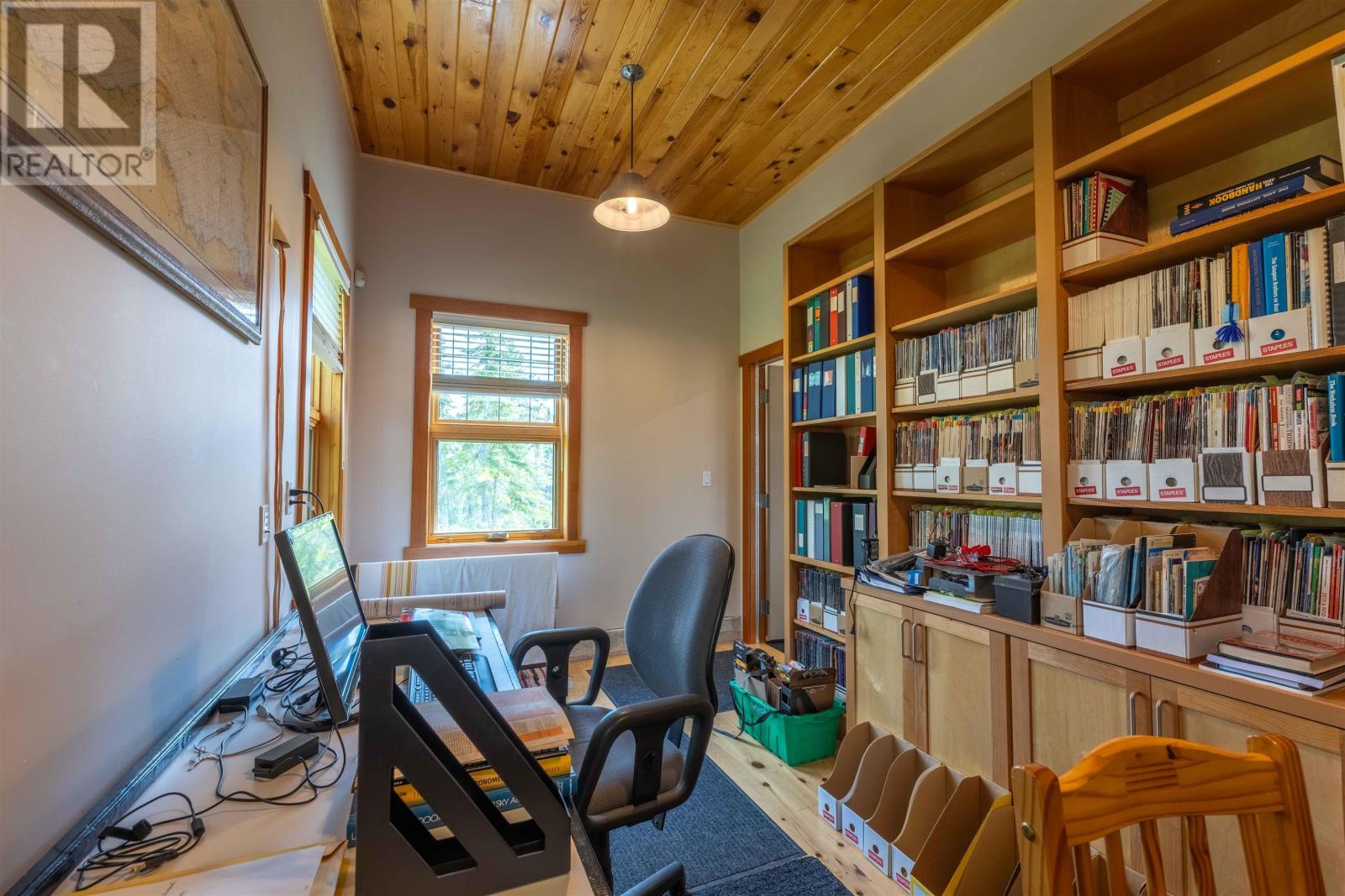 135 MICKELSON DR E - Image 20