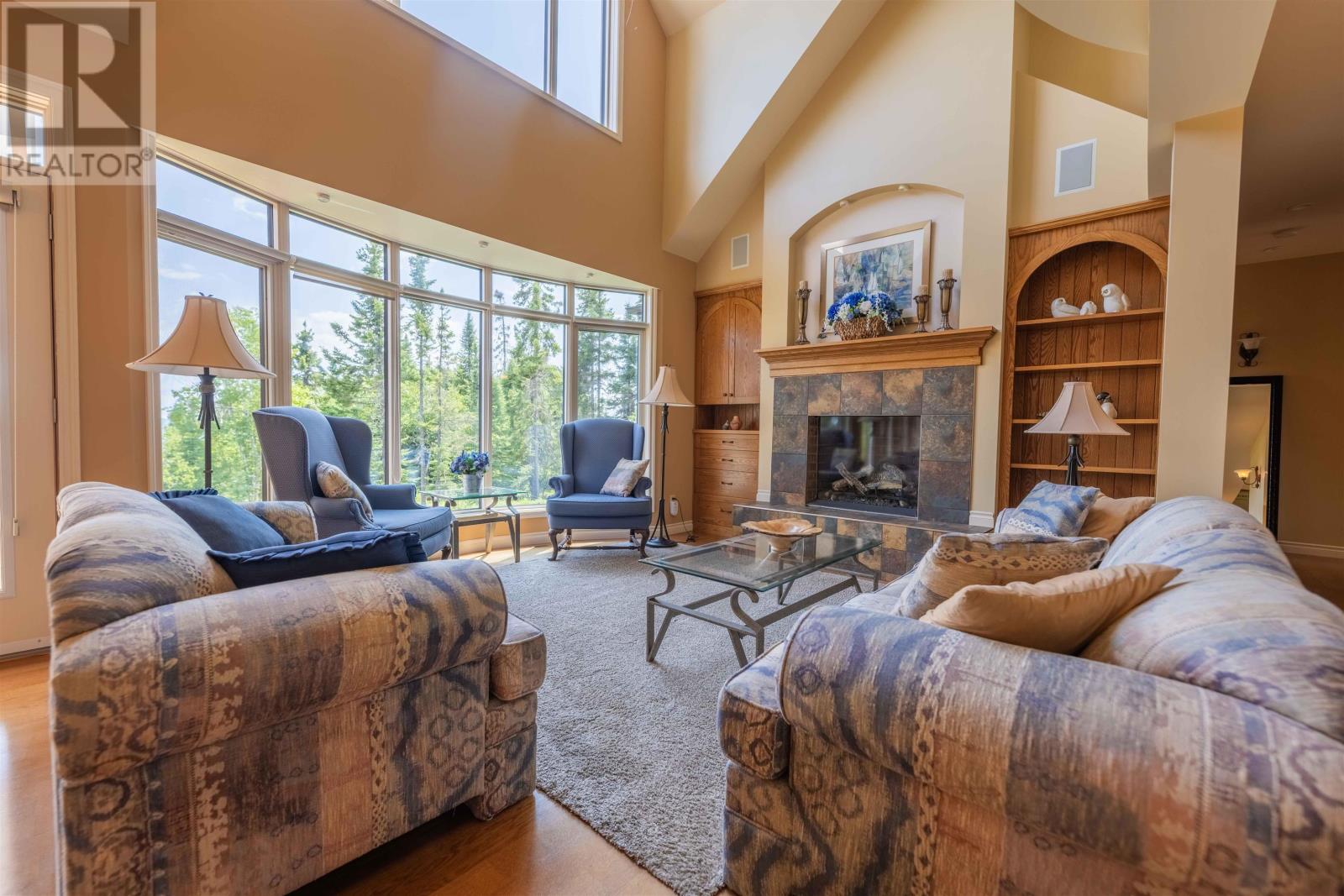 135 MICKELSON DR E - Image 33
