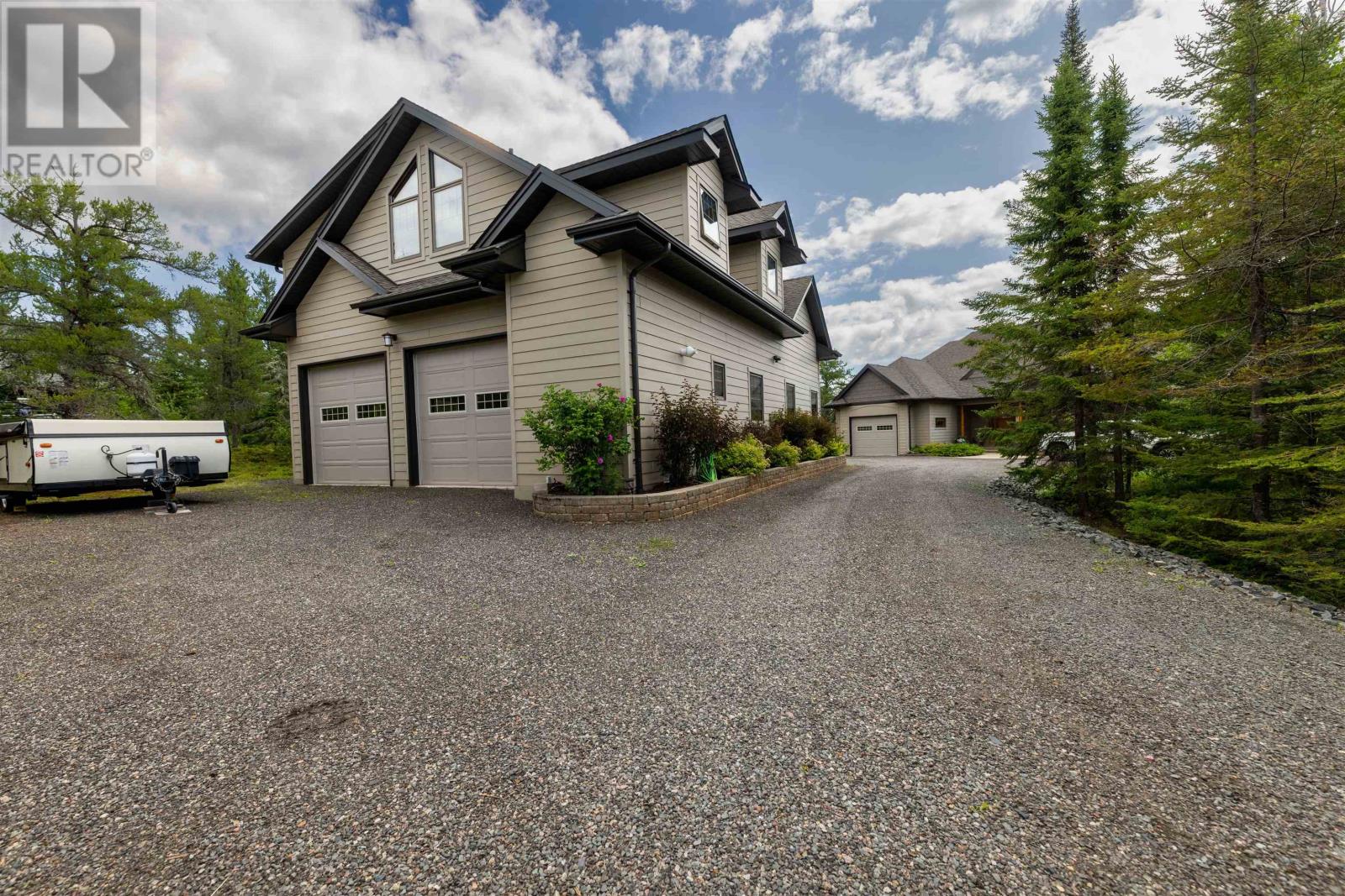 135 MICKELSON DR E - Image 11