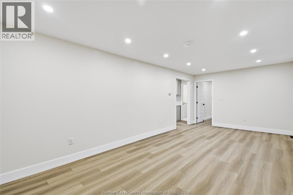 2733 LLOYD GEORGE BOULEVARD - Image 16