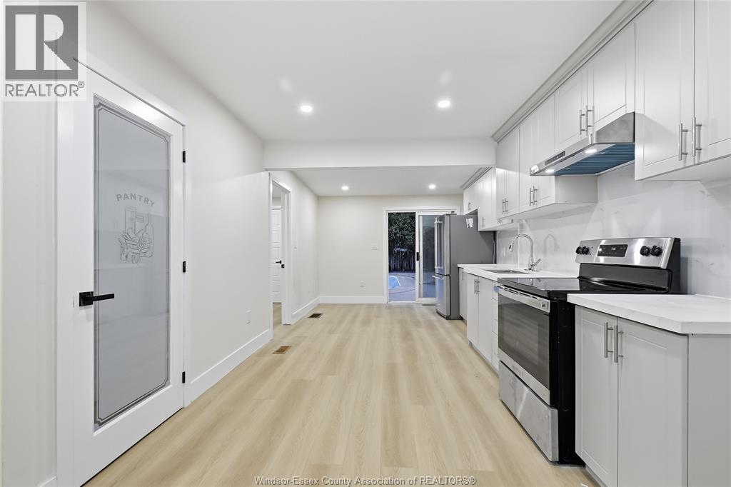 2733 LLOYD GEORGE BOULEVARD - 17