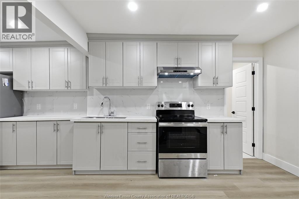 2733 LLOYD GEORGE BOULEVARD - 19