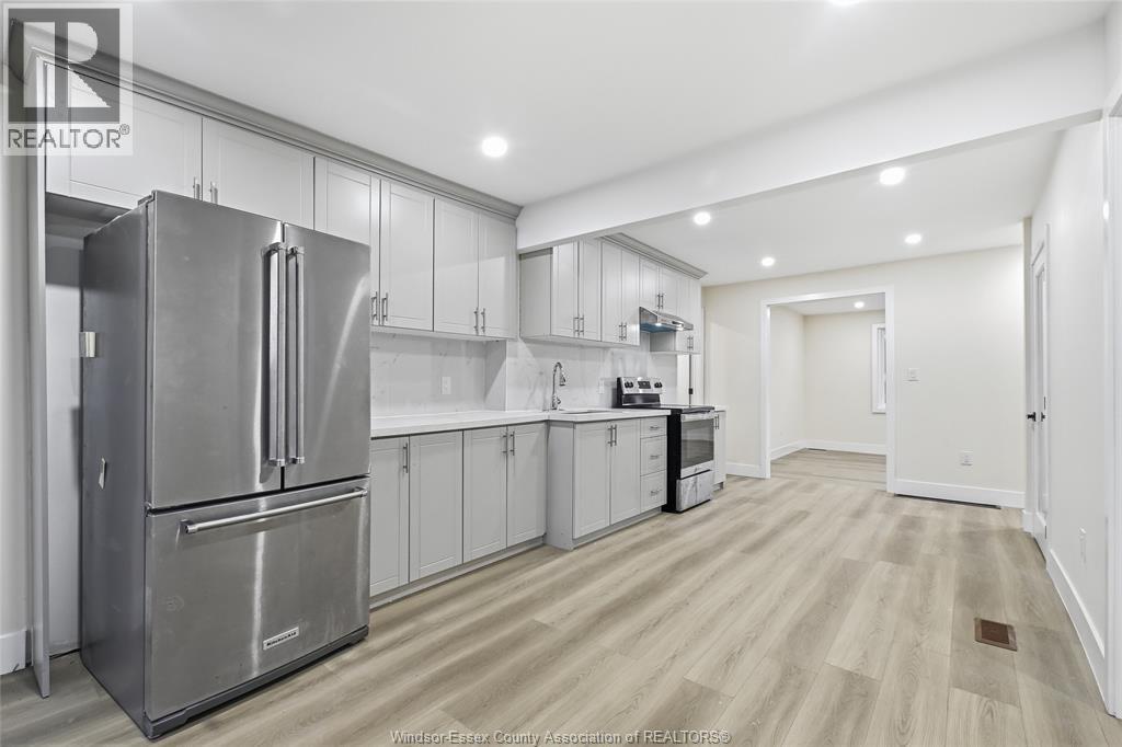2733 LLOYD GEORGE BOULEVARD - Image 20