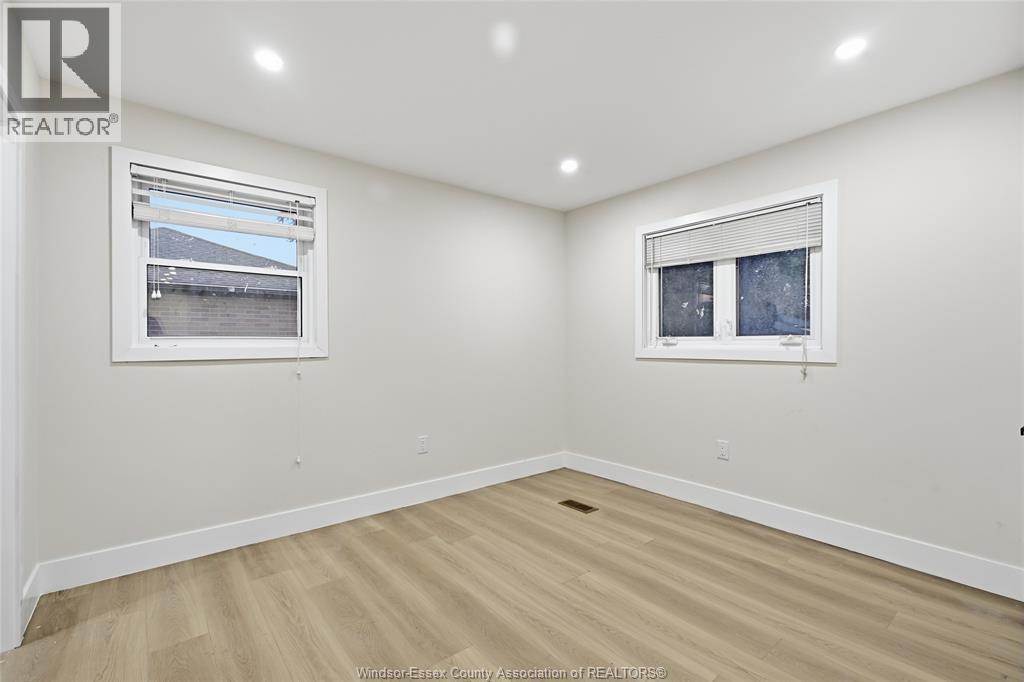 2733 LLOYD GEORGE BOULEVARD - 22