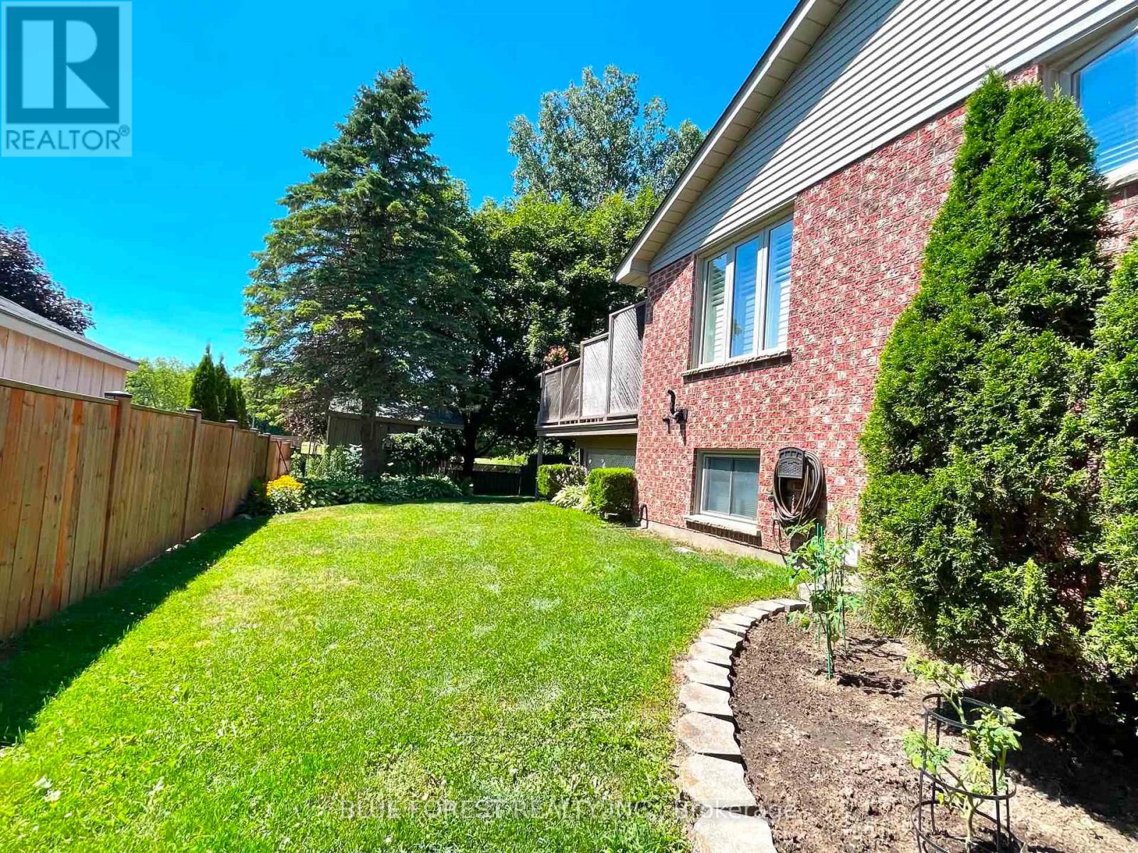 29 VILLAGE GATE CRESCENT - Image 42