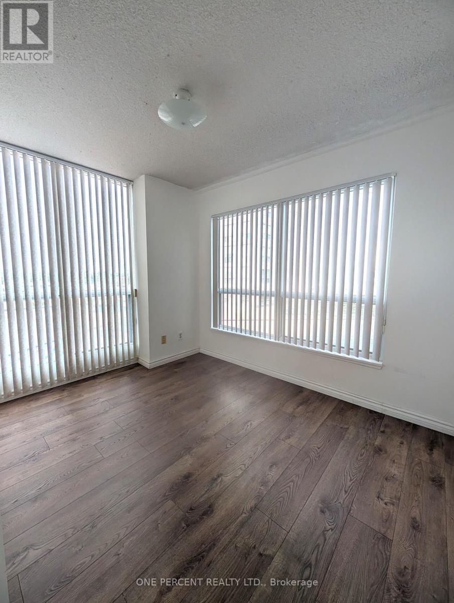 #402 2550 LAWRENCE AVENUE E - 12