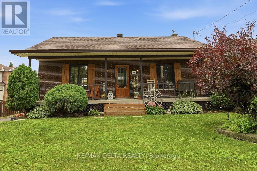 Front view of this home.
