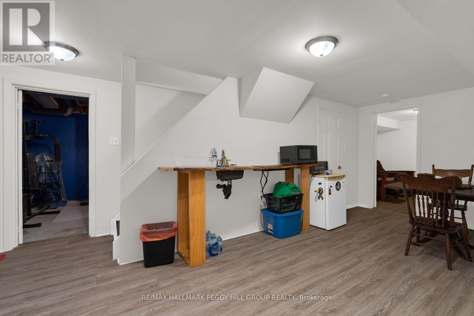 468 GROVE STREET E - Image 14