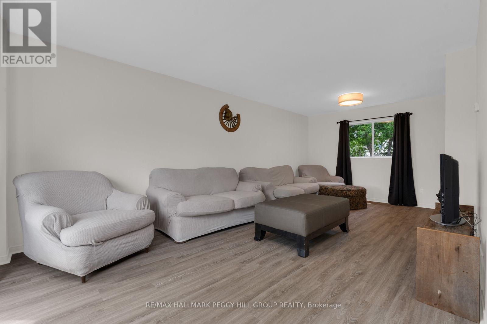 468 GROVE STREET E - Image 6