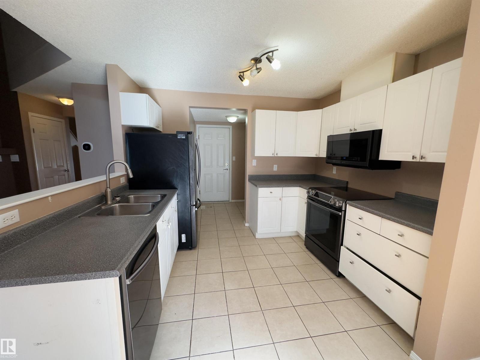#48 6608 158 AV NW - 20