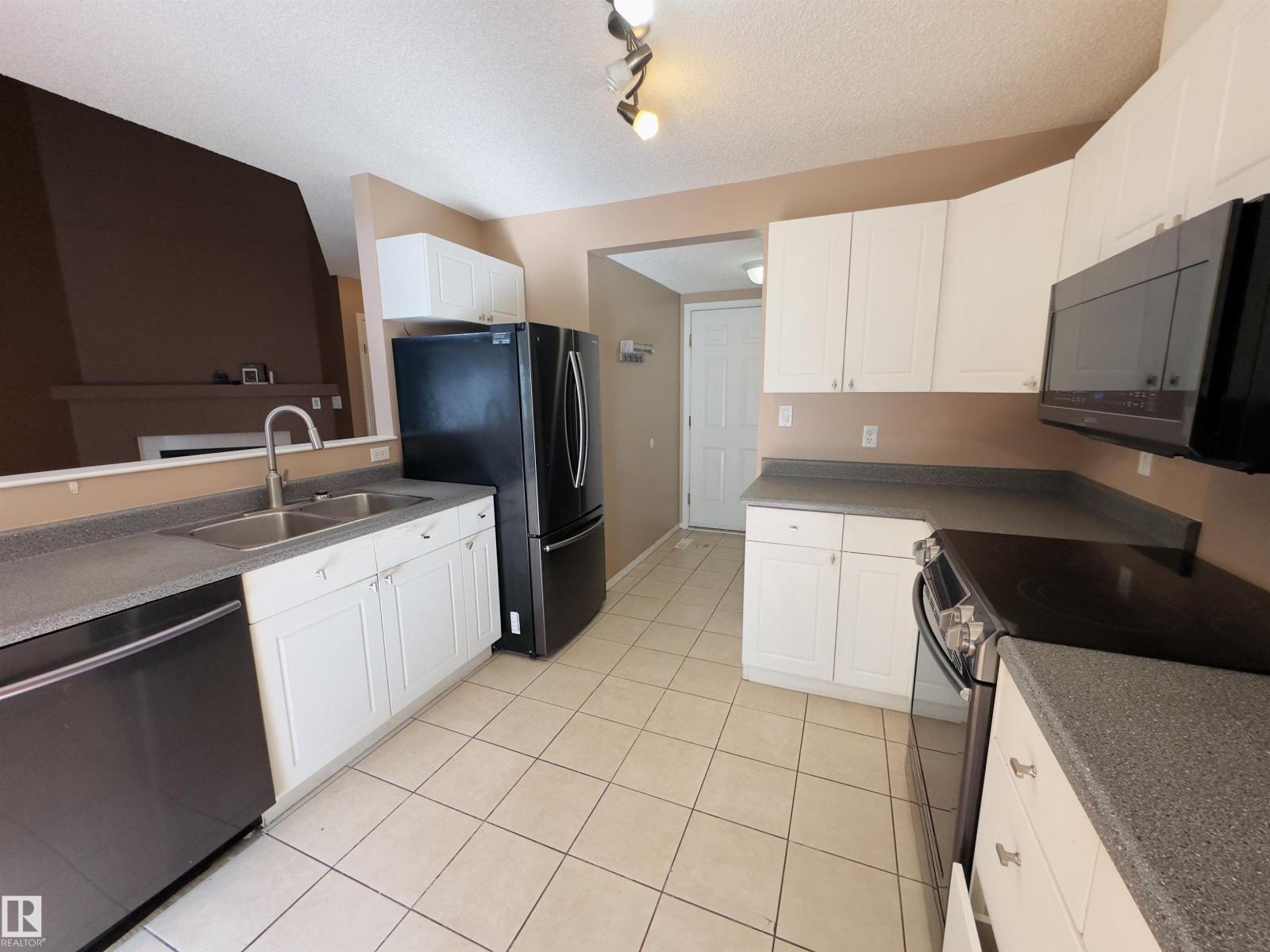 #48 6608 158 AV NW - 21