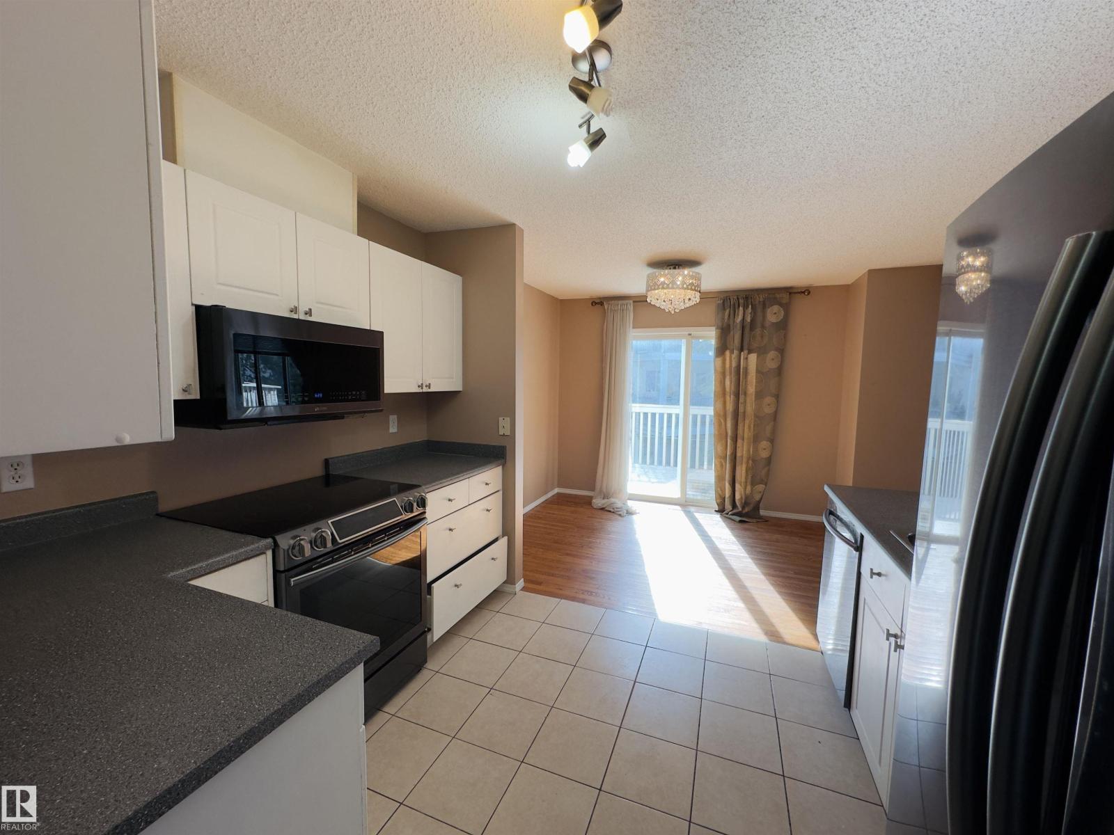 #48 6608 158 AV NW - 22