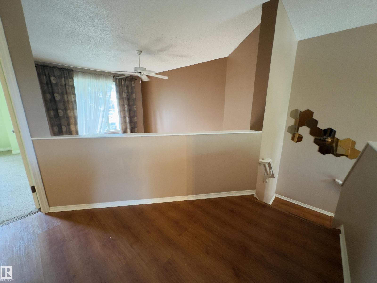 #48 6608 158 AV NW - 28