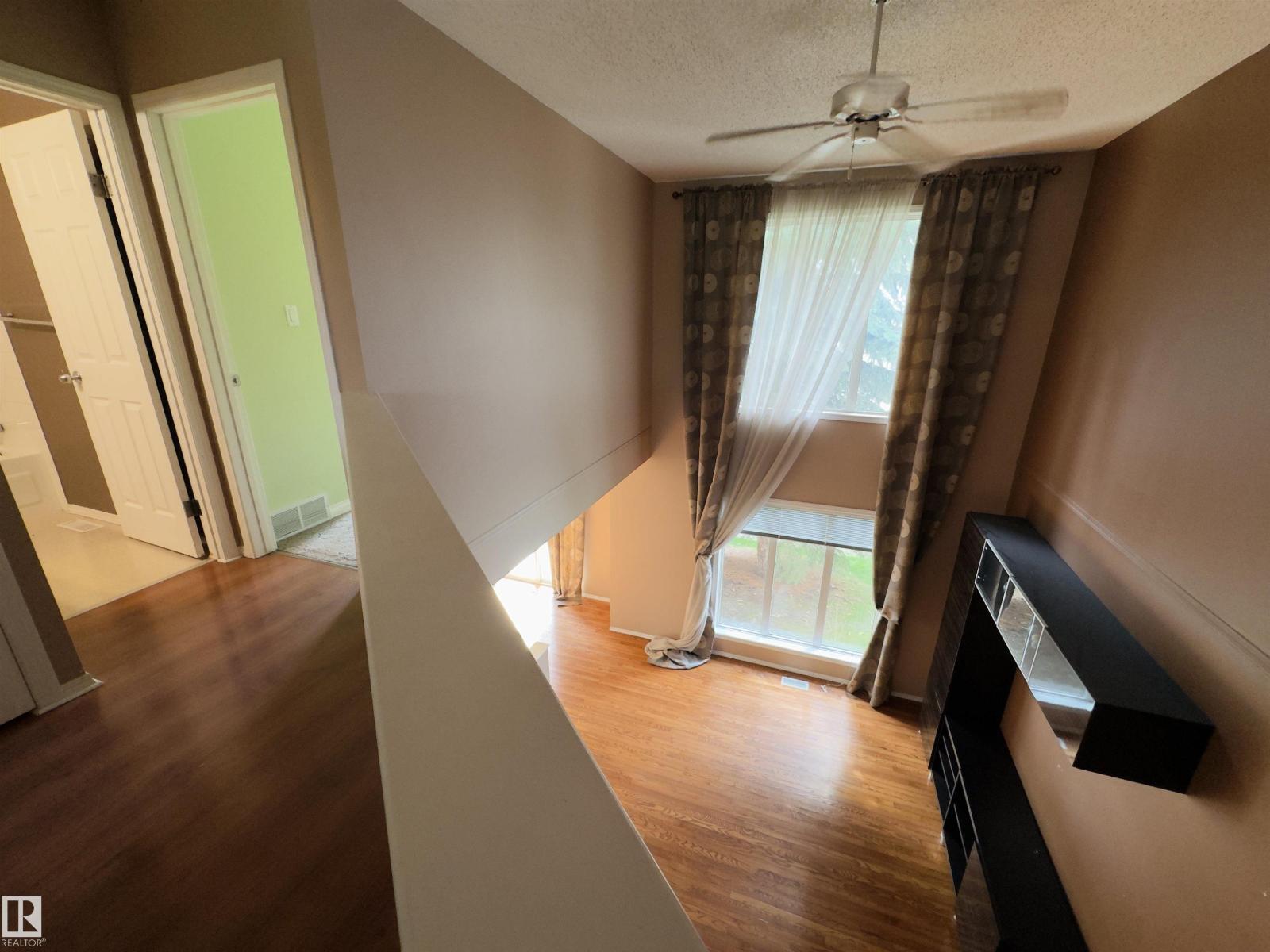 #48 6608 158 AV NW - 29
