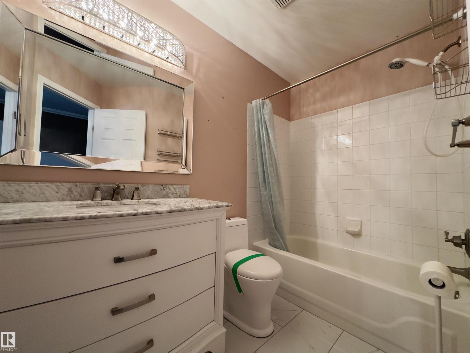 #48 6608 158 AV NW - 34