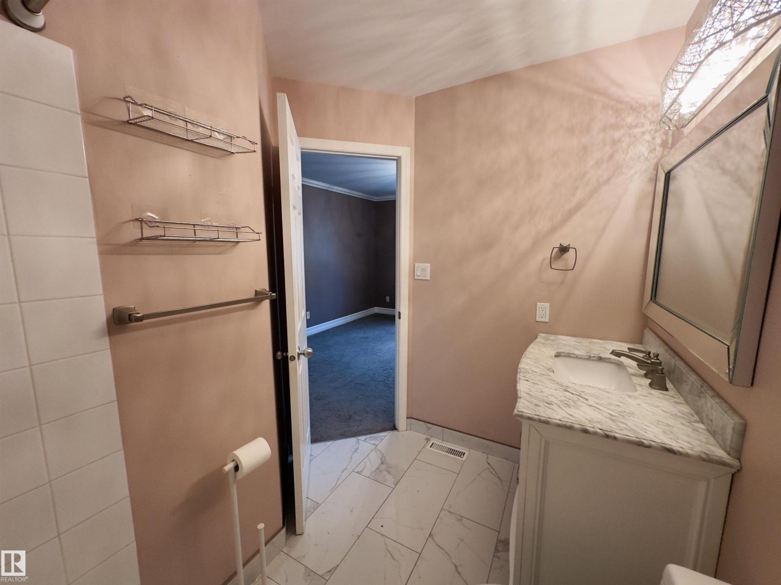 #48 6608 158 AV NW - 36