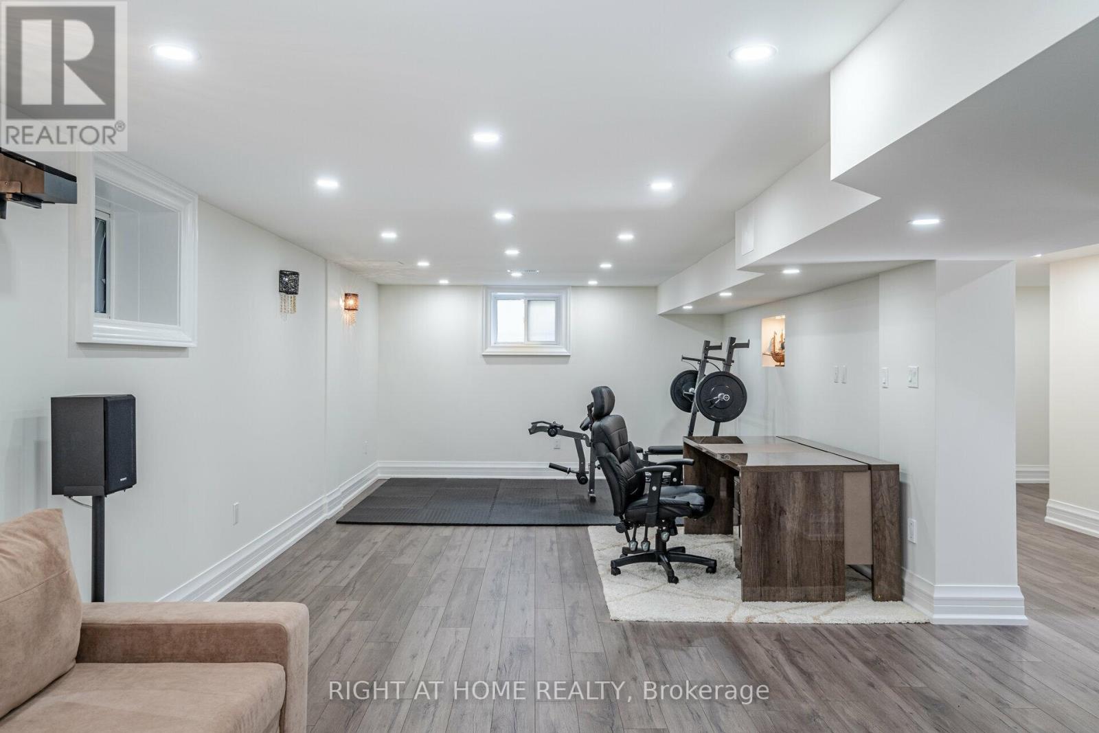35 BURNELM DRIVE - 36