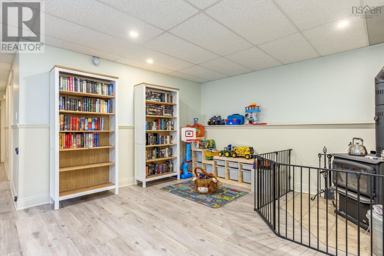 Property 36 of 50 of 1052 Meadowvale Road