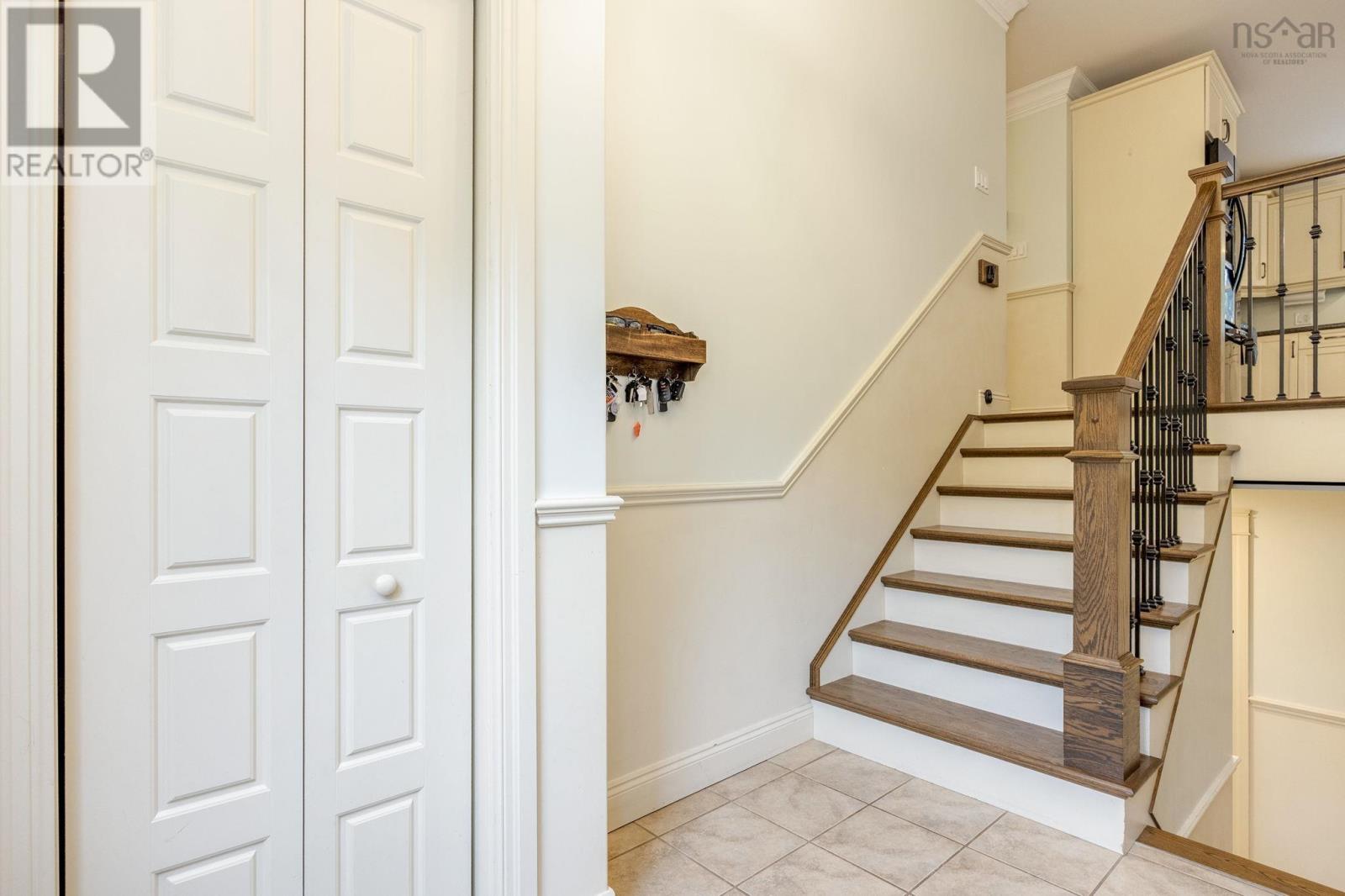 Property 7 of 50 of 1052 Meadowvale Road