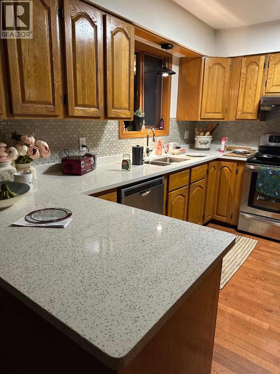 5128 44 Place NE - 11