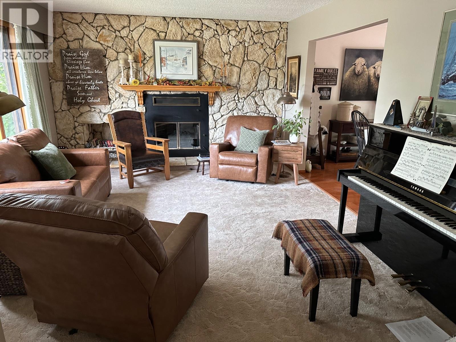 5128 44 Place NE - 6