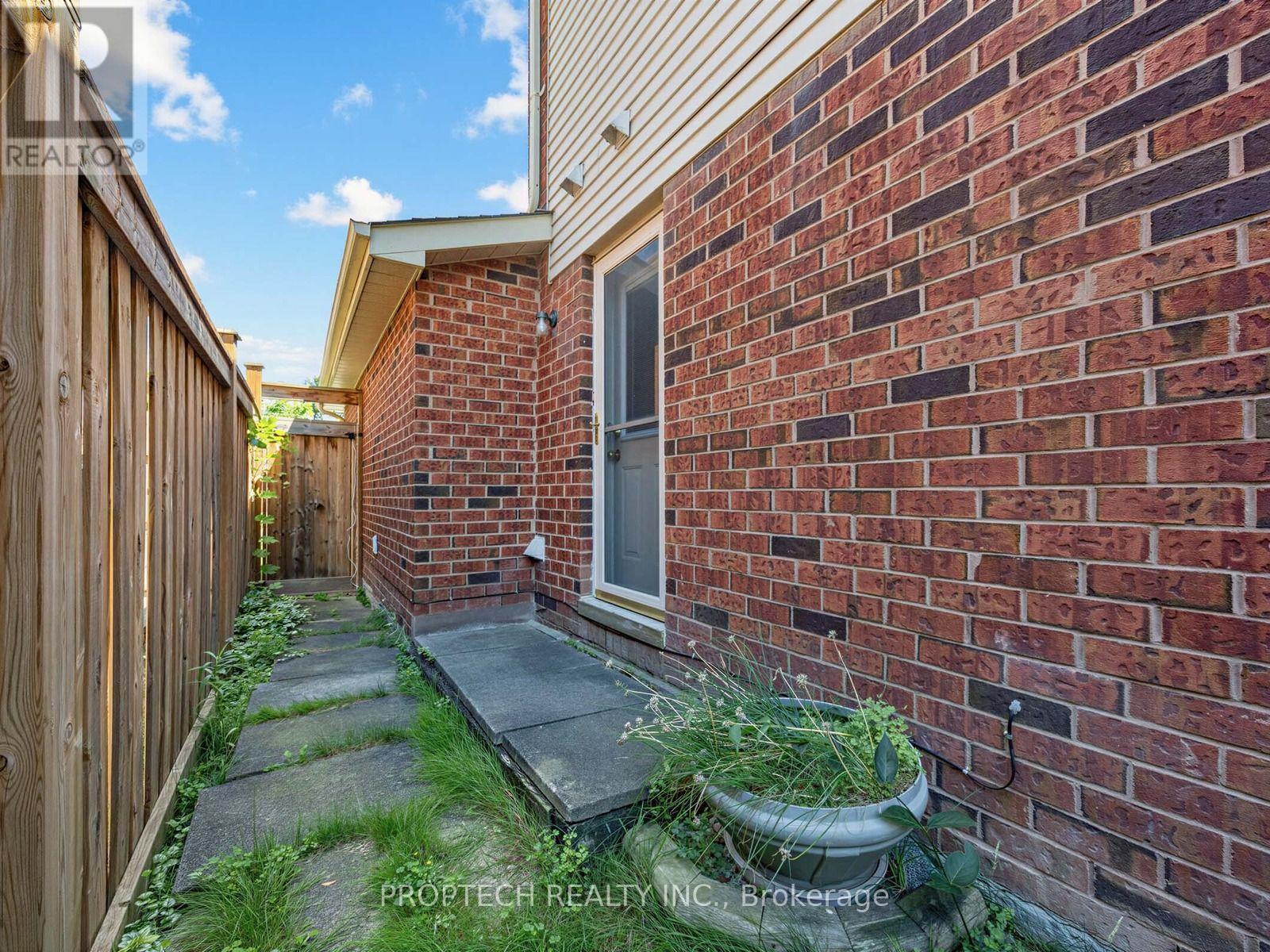 50 FALLINGBROOK STREET - 32