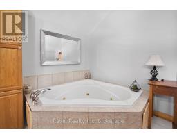 2242 Highway 124, Whitestone, ON P0A1G0 Photo 25