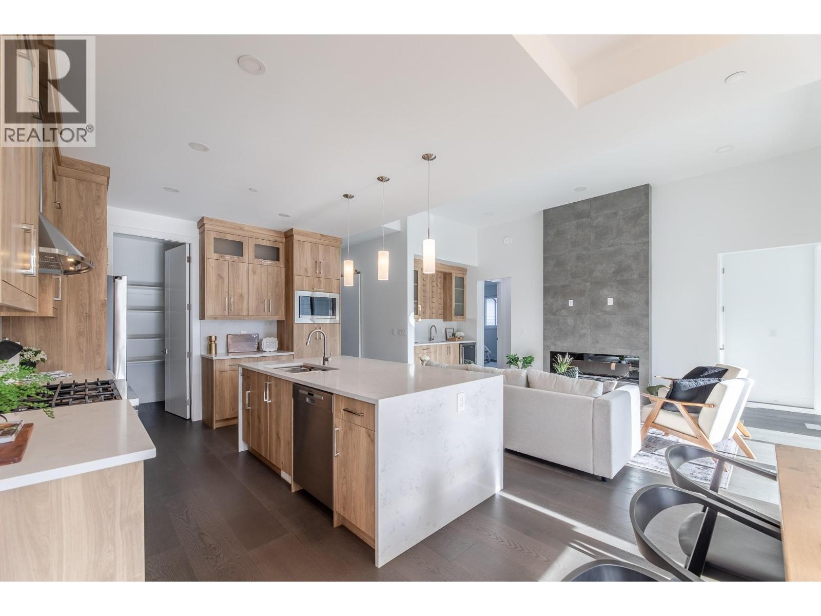 5586 Nixon Road, Summerland