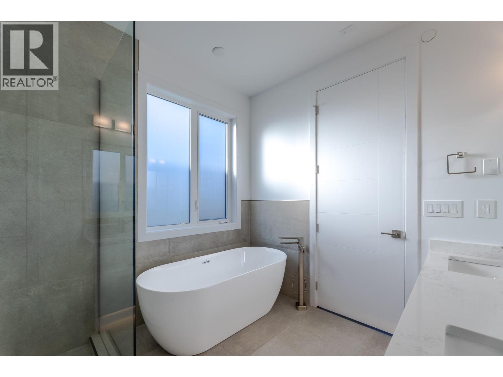 5586 Nixon Road, Summerland
